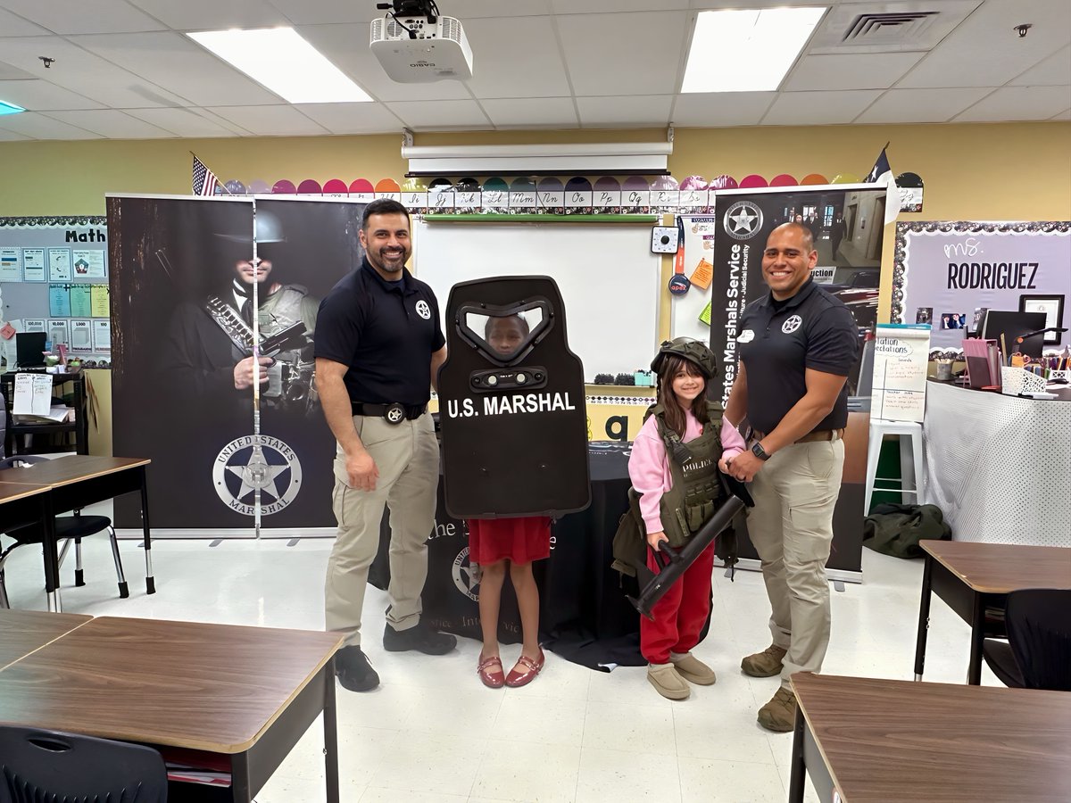 USMarshalsHQ's tweet image. Deputies from The Western District of Texas proudly participated in Career Day at Boldt Elementary in San Antonio, fostering discussions with students on the significance of public service, education, and law enforcement careers.

#USMarshals #BeTheDifference