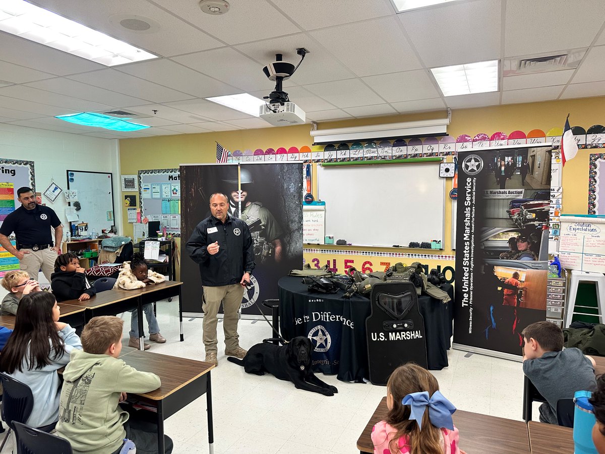 USMarshalsHQ's tweet image. Deputies from The Western District of Texas proudly participated in Career Day at Boldt Elementary in San Antonio, fostering discussions with students on the significance of public service, education, and law enforcement careers.

#USMarshals #BeTheDifference