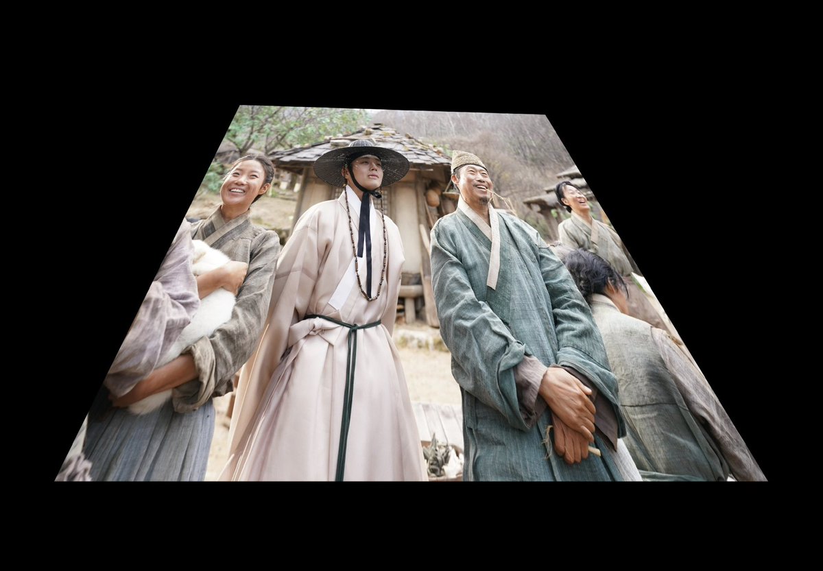 ttangtt22's tweet photo. 너무 당연한건데 b열에서 보니까 길쭉하게 보여서 몰입 살짝 안 됐음
그냥 뭐랄까 우연히 영화관에 던져진 돌 시점 같았음 https://t.co/YcVhH6YC8u