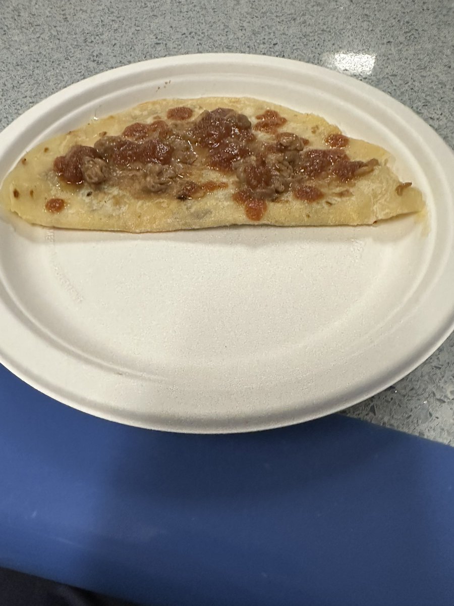 TCS_Caddy's tweet photo. Quesadilla con queso cosido trincheras and chorizo topped with beans and salsa #Teamfat https://t.co/ReSwhL9zGH