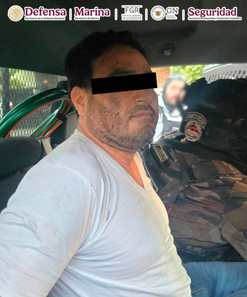 GabSeguridadMX's tweet photo. En una operación conjunta, elementos de @Defensamx1, @SEMAR_mx, @SSPCMexico, @FiscaliaMich y autoridades del estado de Michoacán detuvieron a César Alejandro “N”, alias “El Botox”, objetivo prioritario y generador de violencia en la entidad.

El detenido es identificado como principal extorsionador de productores de limón y responsable de homicidios y otros delitos.