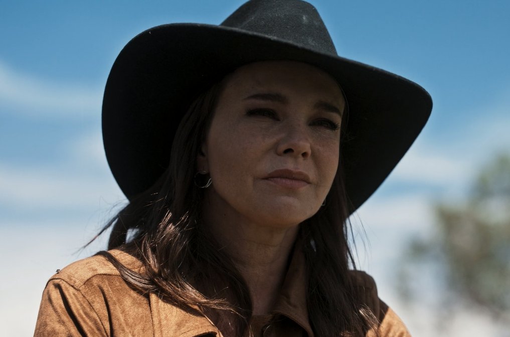 PasdeGavilanes's tweet photo. #PasiónDeGavilanes2 #PDG8 La presencia de alguien que está habitando la casa del molino llama la atención de Sarita. https://t.co/NKLvm9So6v