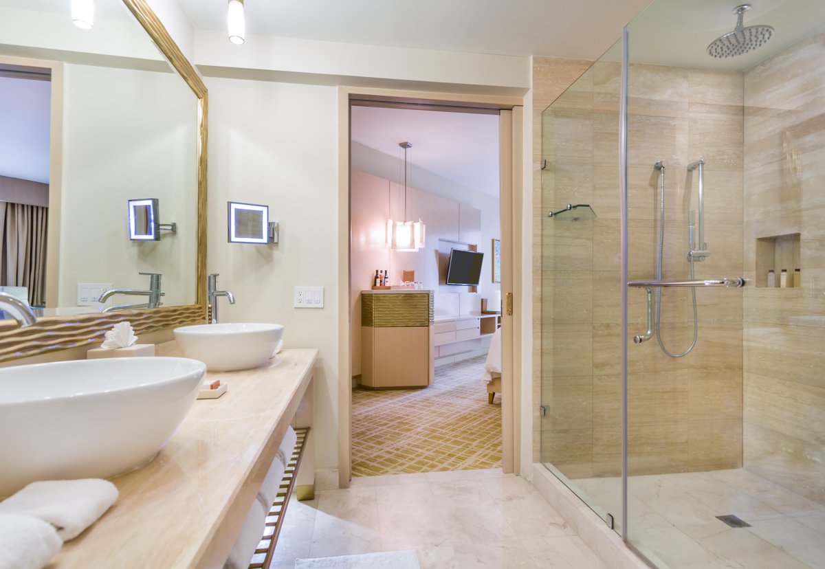 Deluxe Room – 2 Double Beds
Refined comfort in the heart of Panama City. Spacious, elegant, and filled with natural light—perfect for sharing a sophisticated stay. ✨

Reservations:
📞 +507 294-8000
✉️ ptytp_res@waldorfastoria.com