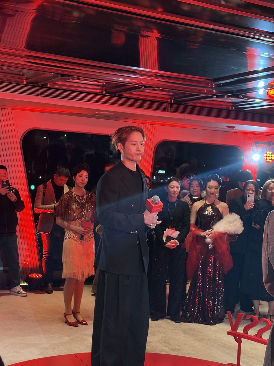 MagicMBR's tweet image. 📸 • 唐子森 via XHS

Jackson no evento da Hennessy, em Xangai.

#JacksonWang #王嘉尔 #잭슨 #TEAMWANG @JacksonWang852