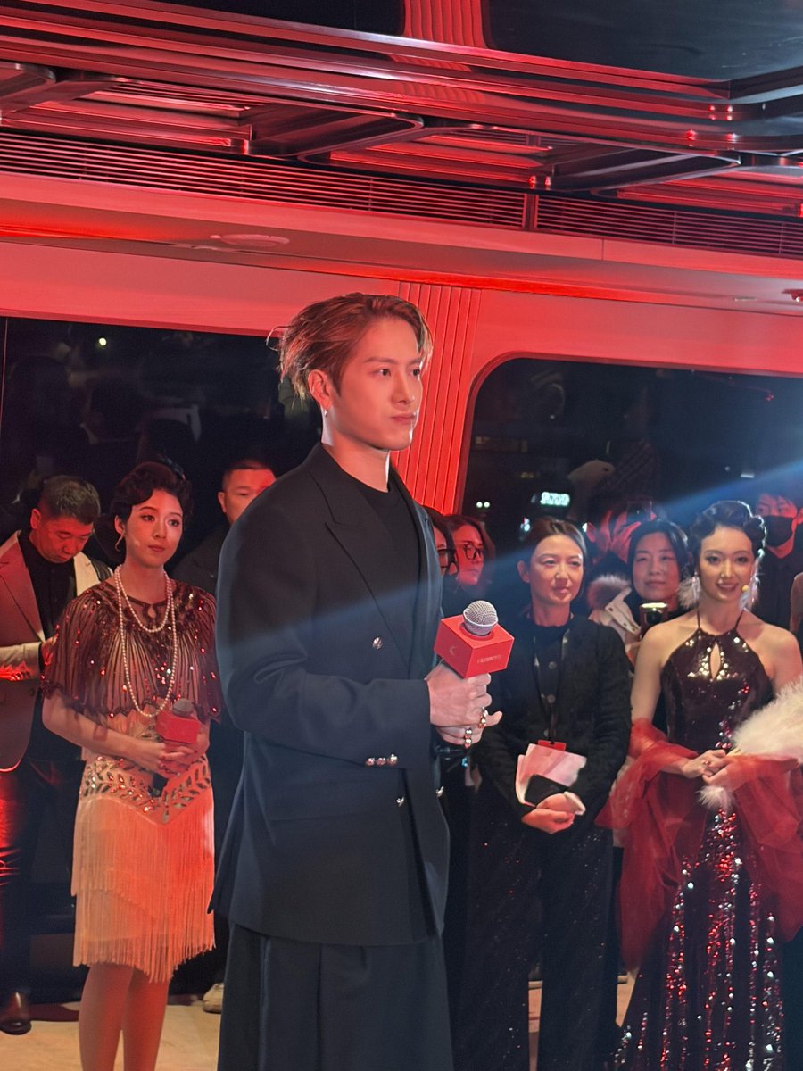 MagicMBR's tweet image. 📸 • 唐子森 via XHS

Jackson no evento da Hennessy, em Xangai.

#JacksonWang #王嘉尔 #잭슨 #TEAMWANG @JacksonWang852
