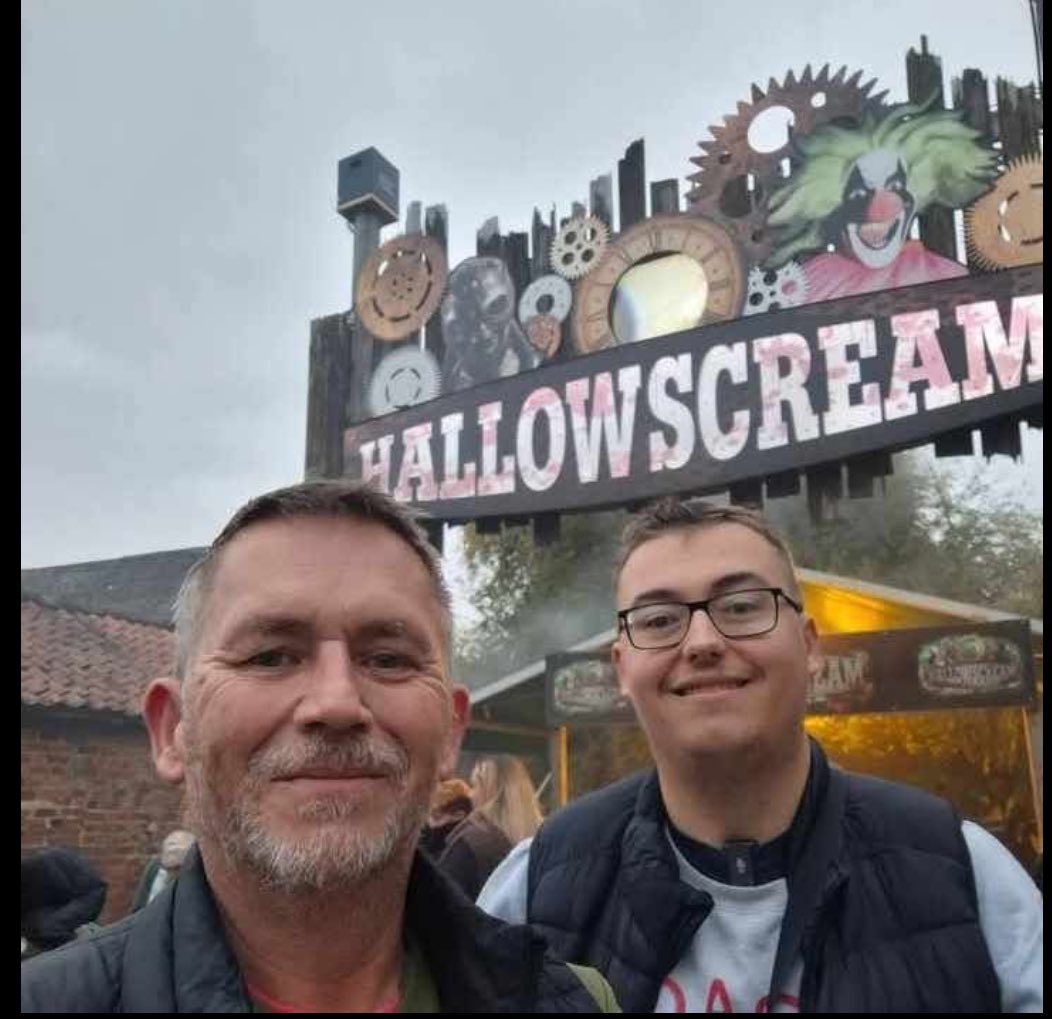 LeagueOne25's tweet photo. Doncaster Rovers and Wigan Athletic fans on Saturday are paying tribute to Aaron Challoner’s dad who was a Donny all of his life

A 1 minute applause in the 55th minute for him, will be missed by all his family friends and the football community

#DRFC #wafc https://t.co/ALGZPo8QBz