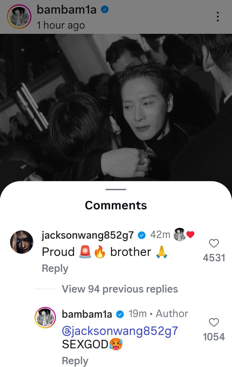 MagicMBR's tweet image. Como se apoiam! 🥺

Na postagem do Instagram do Bambam, onde havia fotos com o Jackson no evento da Louis Vuitton que ocorreu nessa Terça-feira (20), Jackson comentou.

"Orgulho 🚨🔥 irmão"

#JacksonWang #王嘉尔 #잭슨 #TEAMWANG