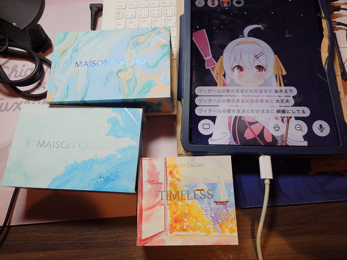 yumi_IRIAM's tweet photo. 1つ目はMAISON CACAOのクラシック、ロイヤルミルクティー、ショコラコキーユを買ったよ！
並んでかった甲斐がありました！
とーっても美味しい！
次こそは限定買うぞ！ https://t.co/2TbxoP4wC5