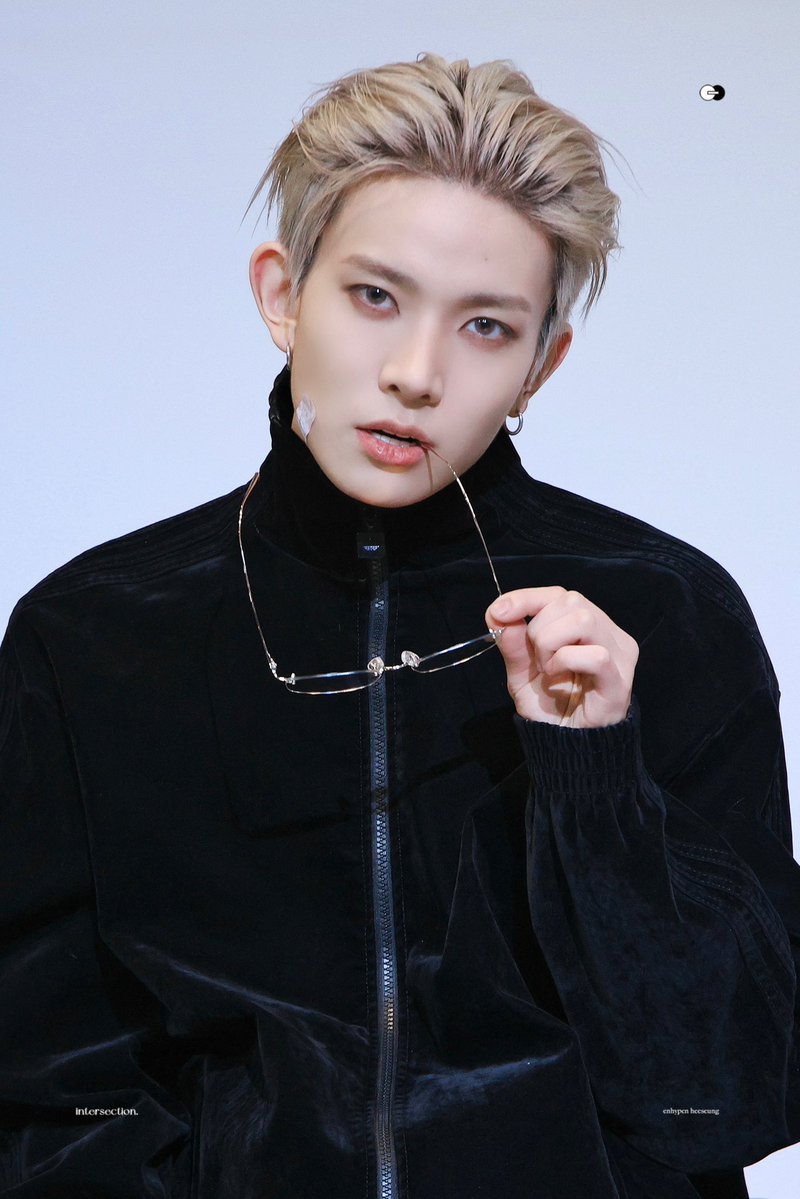 mybubbyhee's tweet image. OHMYGOD LEE HEESEUNG????🫠🫠🫠