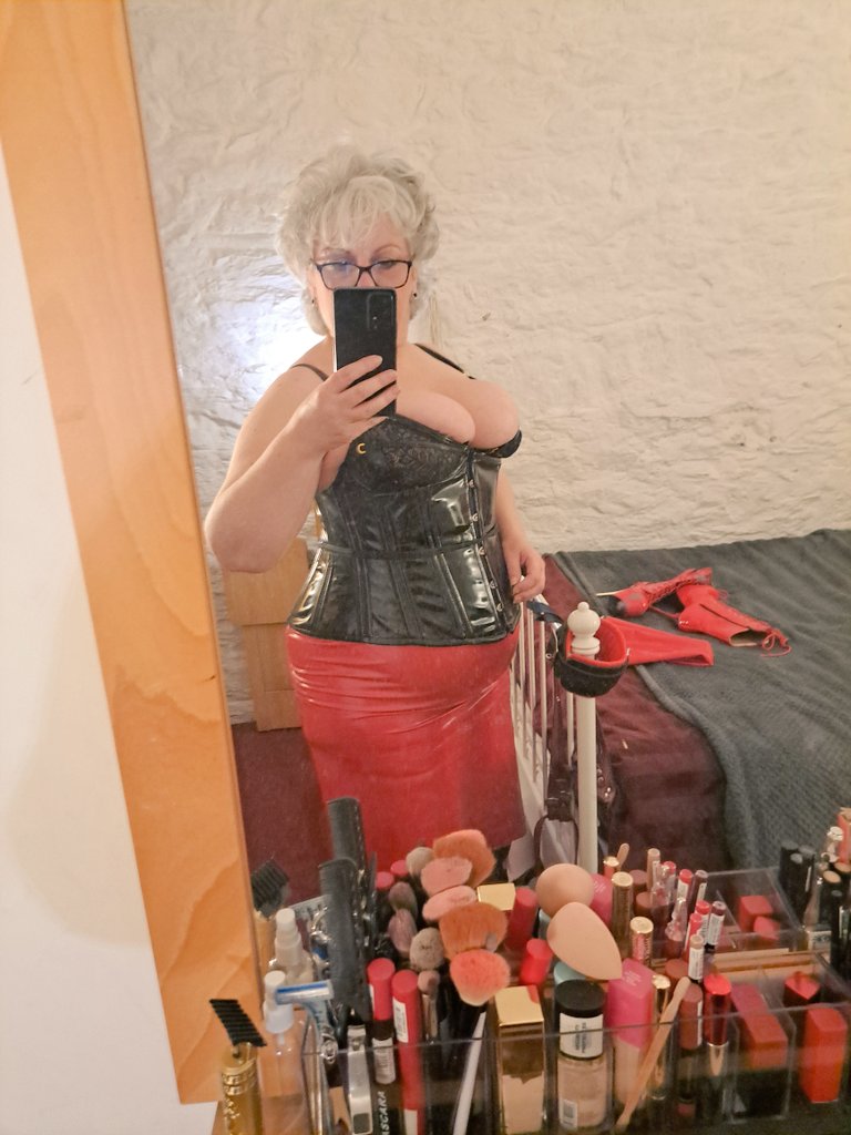 Still a selfie but more of me to go around #bbw