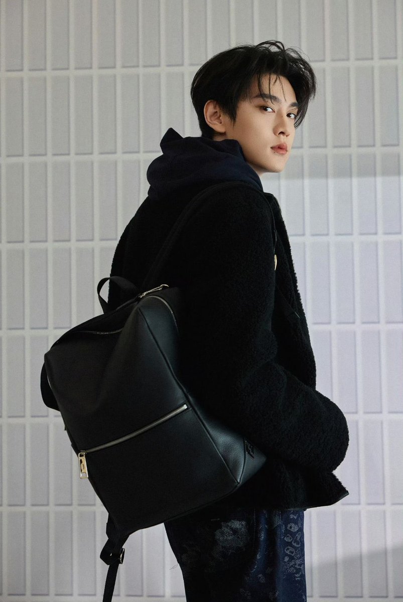 tianziyuz2's tweet image. 🗞️ [NEWS TIAN]

TIAN XUNING IS RUMORED TO HOLD HIS 1ST FANMEETING IN THE FIRST HALF OF 2026.