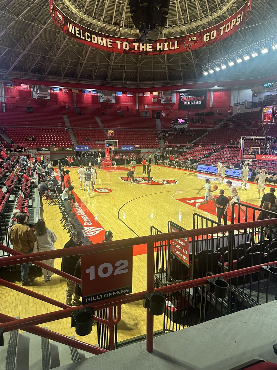 EverettStuart28's tweet photo. Had a great game day visit @WKUBasketball Thank you Coach @martincross10 cross for inviting me. Great night on the hill
#GoTops https://t.co/fIWT8IqU3c