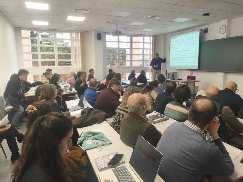 WEARE_Research's tweet photo. 📸 Varios miembros de WEARE compartiendo hoy sus comunicaciones en el I Workshop Internacional WEARE-EAARN-FICOTUR.
Intercambio de ideas, debate y mucho trabajo detrás de cada presentación.
¡Seguimos! https://t.co/qDKYgNaFJU