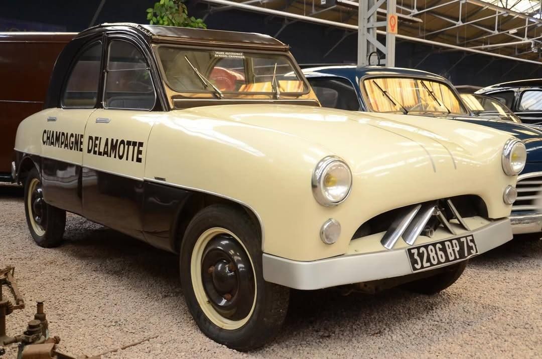 QuirkyRides's tweet image. #Citroën #2CV #Charbonneaux