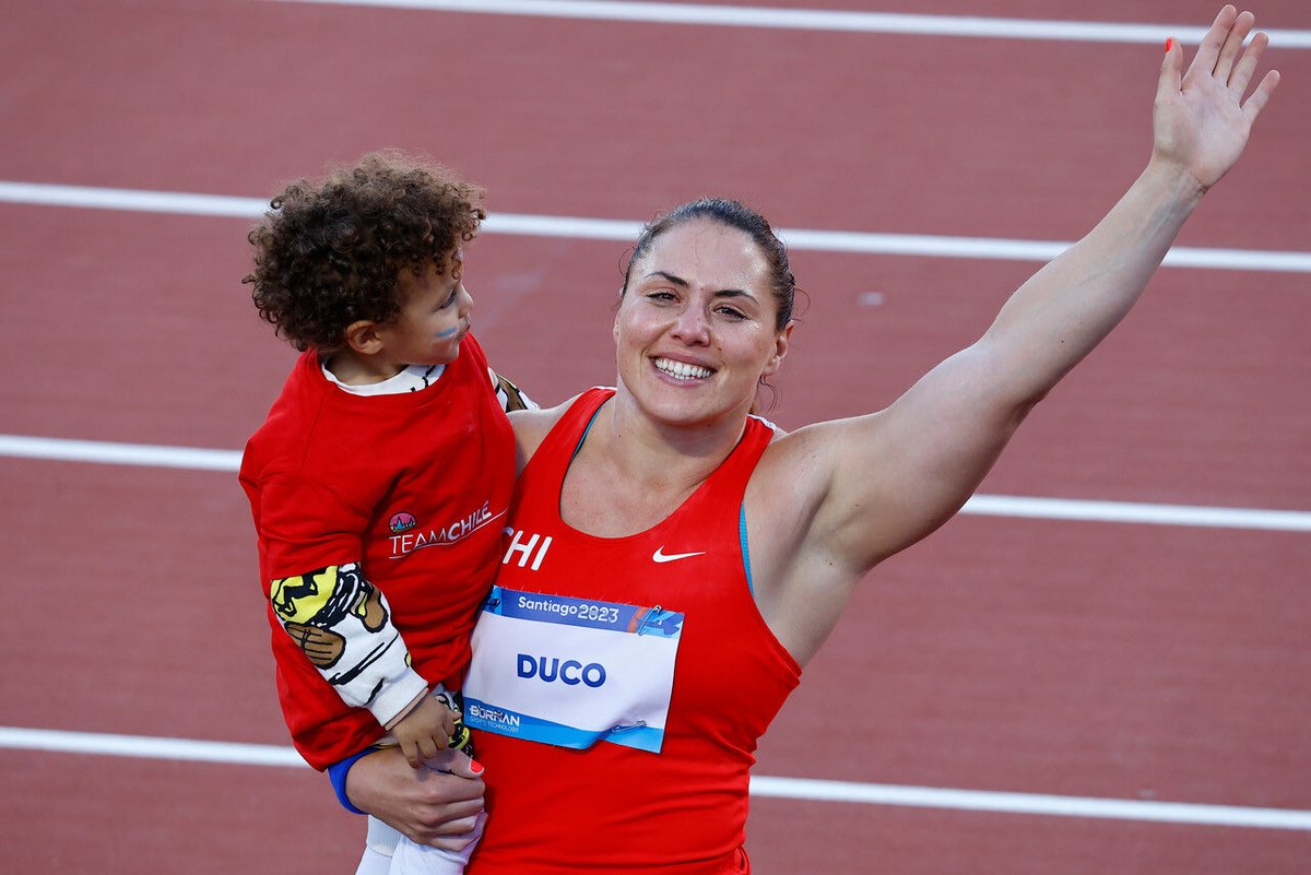DrRepublicano's tweet photo. Me da mucha vergüenza ajena cuando los funcionarios del gobierno actual critican el nombramiento de @NataliaDucoSole en deportes por su doping positivo
Todos marihuaneros, borrachos, algunos cocainómanos, votaron en contra del test capilar, y ahora critican qué cosa? https://t.co/nBJATg0th1