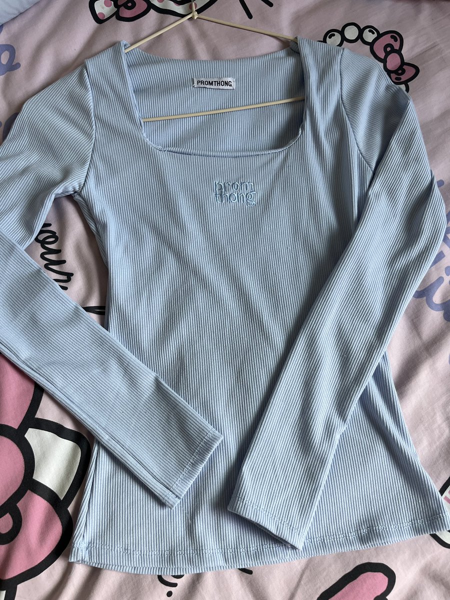 ppvtmp's tweet image. พรมทอง (ไม่เคยใส่) / เซ็ต (xs) 100 รส  เหมา 170 รส   #ส่งต่อเสื้อผ้า #ส่งต่อเสื้อผ้ามือสอง #ส่งต่อพรมทอง #พร้อมส่ง #ส่งต่อ #ส่งต่อเสื้อผ้ามือ2 #ส่งต่อcintage