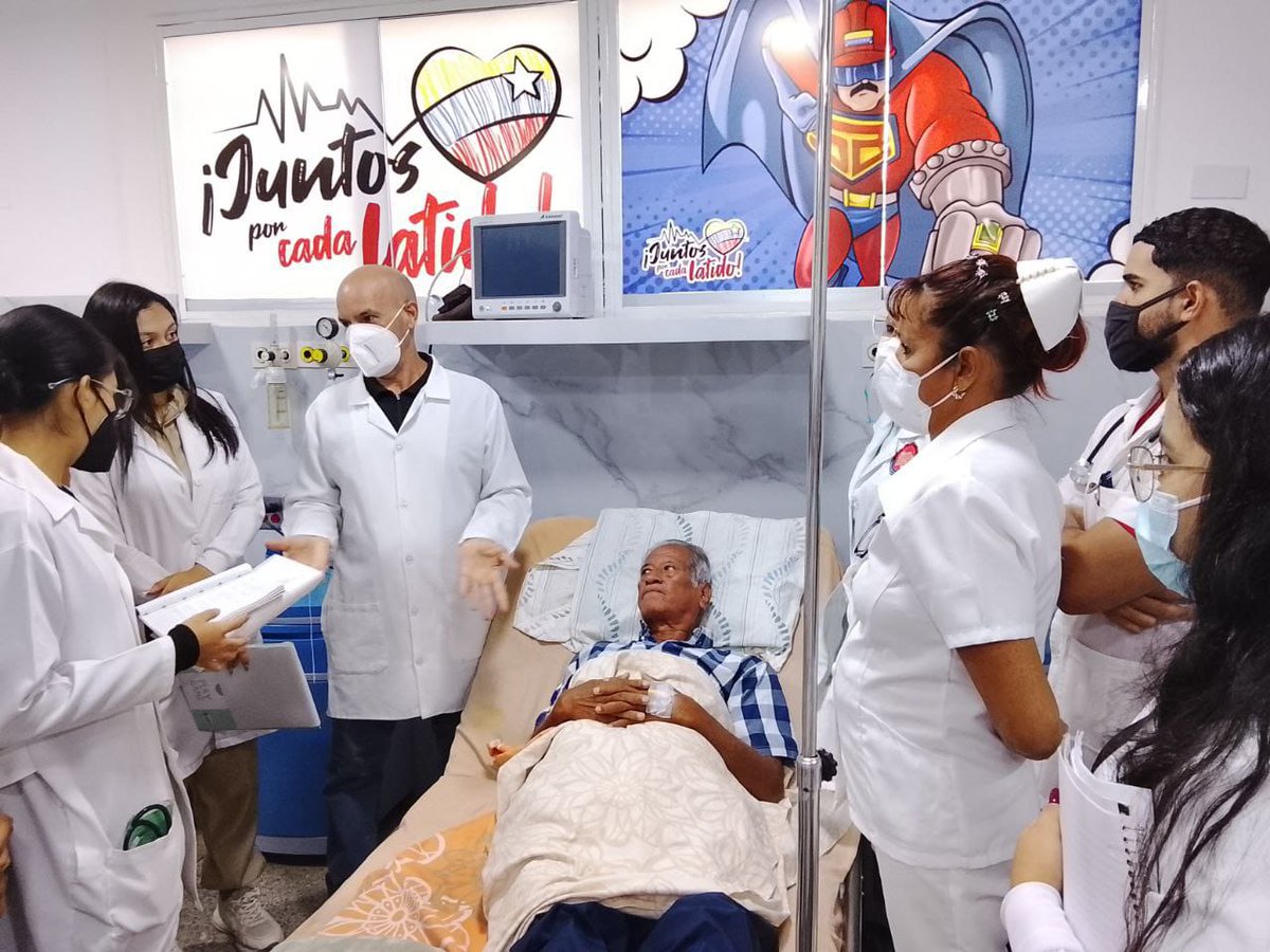 cubacooperaven's tweet photo. En el CDI "Alam Delfín" Trujillo, el Dr. Alexis Jáuregui lideró un pase de visita donde la docencia y la asistencia se fundieron en una sola misión: salvar vidas. 🩺🇨🇺
A 5 años del #TPAN, los colaboradores en Venezuela demostramos que el saber es nuestra mejor arma. #CubaCoopera https://t.co/EKG2PQJWUV