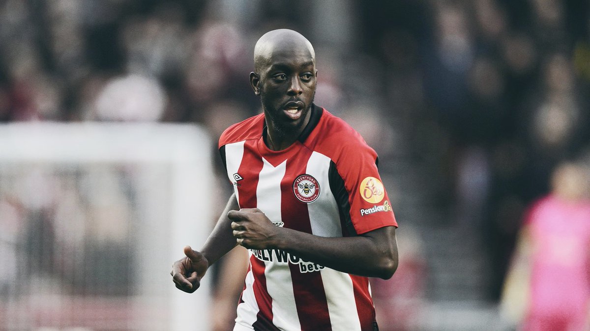 _BeFootball's tweet image. 🚨 𝗟𝗔 𝗧𝗥𝗔𝗝𝗘𝗖𝗧𝗢𝗜𝗥𝗘 𝗗𝗘 𝗬𝗢𝗔𝗡𝗘 𝗪𝗜𝗦𝗦𝗔 🇨🇩 𝗘𝗦𝗧 𝗝𝗨𝗦𝗧𝗘 𝗛𝗔𝗟𝗟𝗨𝗖𝗜𝗡𝗔𝗡𝗧𝗘 🧠🤯

▫️ 𝟮𝟬𝟭𝟱 : joue à Châteauroux (N1)
▫️ 𝟮𝟬𝟭𝟲 : joue pour Angers
▫️ 𝟮𝟬𝟭𝟳 : joue à Laval 
▫️ 𝟮𝟬𝟭𝟴 : joue à Lorient
▫️ 𝟮𝟬𝟮𝟭 : signe à Brentford et…