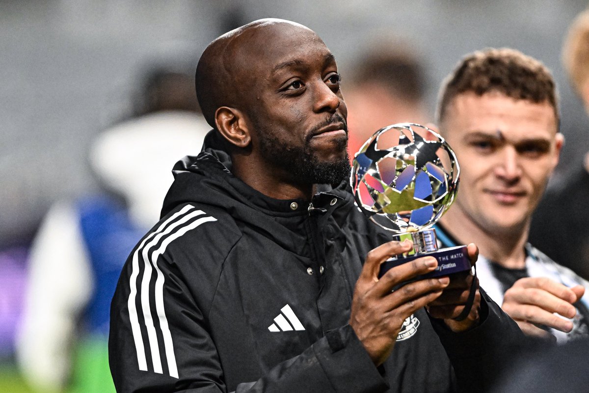 _BeFootball's tweet image. 🚨 𝗟𝗔 𝗧𝗥𝗔𝗝𝗘𝗖𝗧𝗢𝗜𝗥𝗘 𝗗𝗘 𝗬𝗢𝗔𝗡𝗘 𝗪𝗜𝗦𝗦𝗔 🇨🇩 𝗘𝗦𝗧 𝗝𝗨𝗦𝗧𝗘 𝗛𝗔𝗟𝗟𝗨𝗖𝗜𝗡𝗔𝗡𝗧𝗘 🧠🤯

▫️ 𝟮𝟬𝟭𝟱 : joue à Châteauroux (N1)
▫️ 𝟮𝟬𝟭𝟲 : joue pour Angers
▫️ 𝟮𝟬𝟭𝟳 : joue à Laval 
▫️ 𝟮𝟬𝟭𝟴 : joue à Lorient
▫️ 𝟮𝟬𝟮𝟭 : signe à Brentford et…