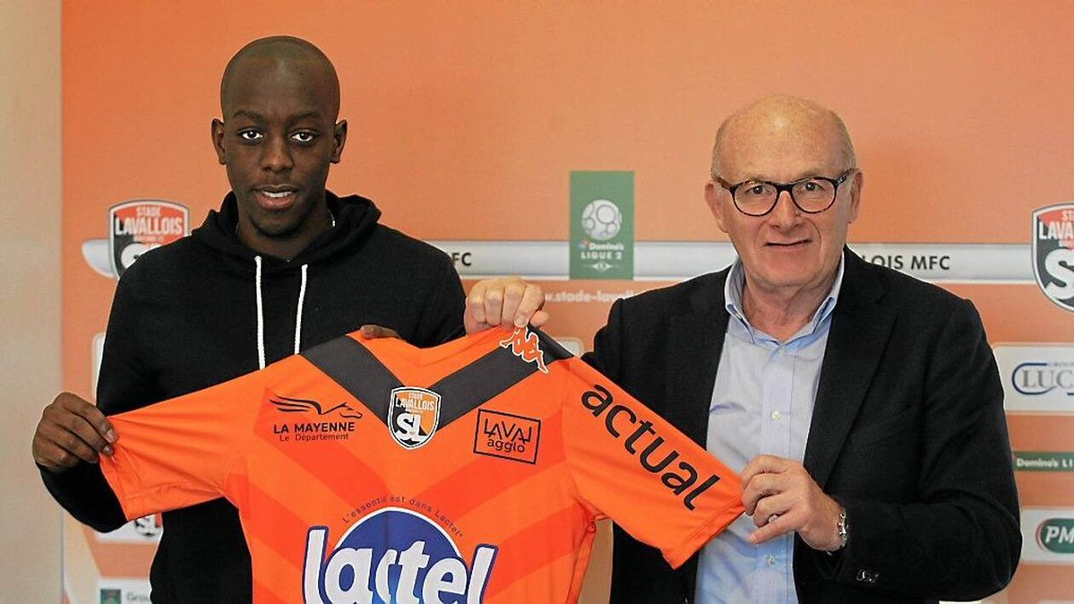 _BeFootball's tweet image. 🚨 𝗟𝗔 𝗧𝗥𝗔𝗝𝗘𝗖𝗧𝗢𝗜𝗥𝗘 𝗗𝗘 𝗬𝗢𝗔𝗡𝗘 𝗪𝗜𝗦𝗦𝗔 🇨🇩 𝗘𝗦𝗧 𝗝𝗨𝗦𝗧𝗘 𝗛𝗔𝗟𝗟𝗨𝗖𝗜𝗡𝗔𝗡𝗧𝗘 🧠🤯

▫️ 𝟮𝟬𝟭𝟱 : joue à Châteauroux (N1)
▫️ 𝟮𝟬𝟭𝟲 : joue pour Angers
▫️ 𝟮𝟬𝟭𝟳 : joue à Laval 
▫️ 𝟮𝟬𝟭𝟴 : joue à Lorient
▫️ 𝟮𝟬𝟮𝟭 : signe à Brentford et…