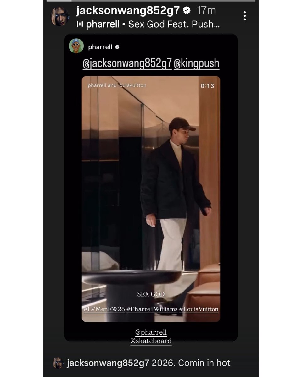 MagicMBR's tweet image. 🤳 • Jackson Wang repostou o stories do Pharrell em seu Instagram, comentando abaixo:

"2026. Chegando com tudo"

"SEXGOD 2026. Mais por vir 🚨 estoque carregado demais"

#SEXGOD #JacksonWangxLVMenFW26
#LVMenFW26 #JacksonWang #王嘉尔