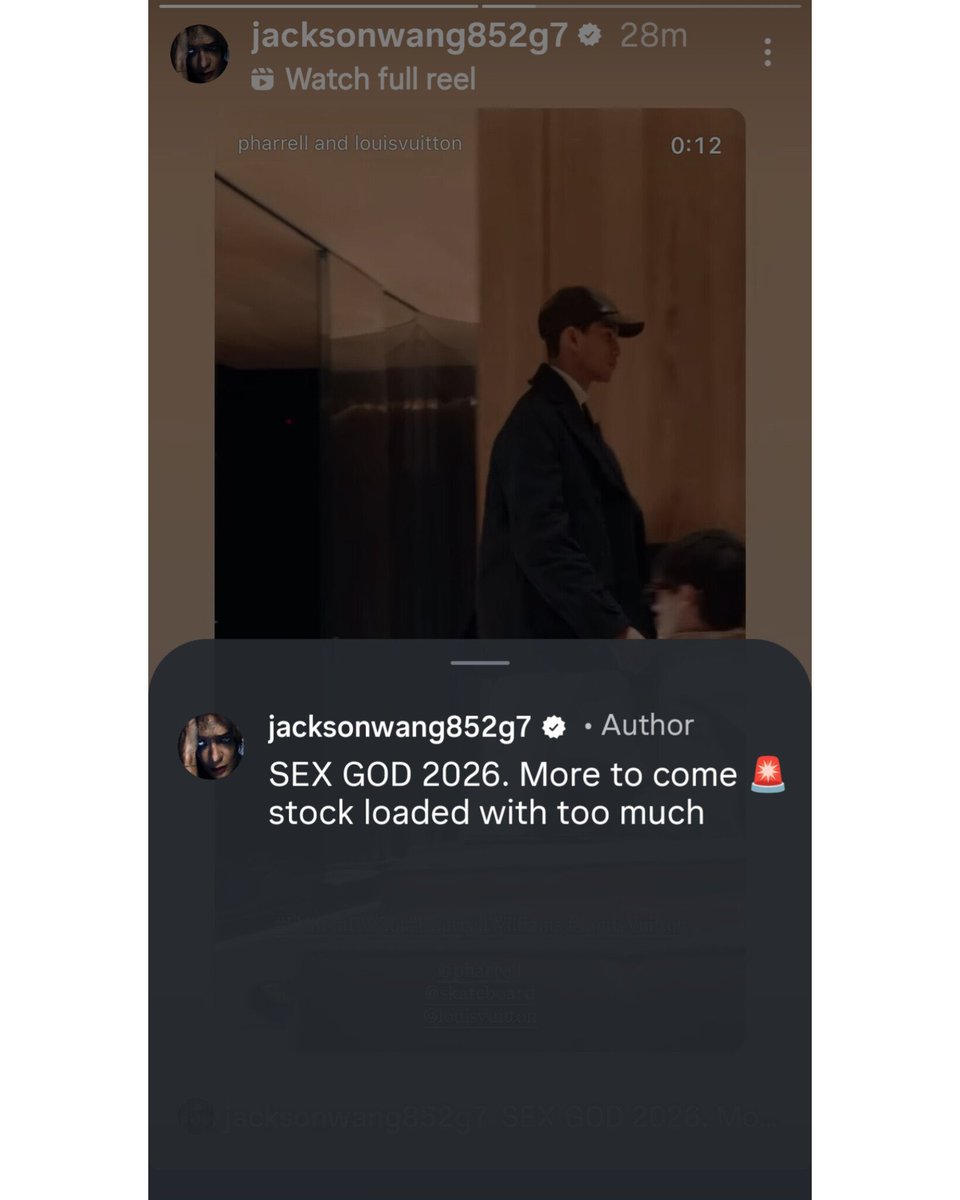 MagicMBR's tweet image. 🤳 • Jackson Wang repostou o stories do Pharrell em seu Instagram, comentando abaixo:

"2026. Chegando com tudo"

"SEXGOD 2026. Mais por vir 🚨 estoque carregado demais"

#SEXGOD #JacksonWangxLVMenFW26
#LVMenFW26 #JacksonWang #王嘉尔