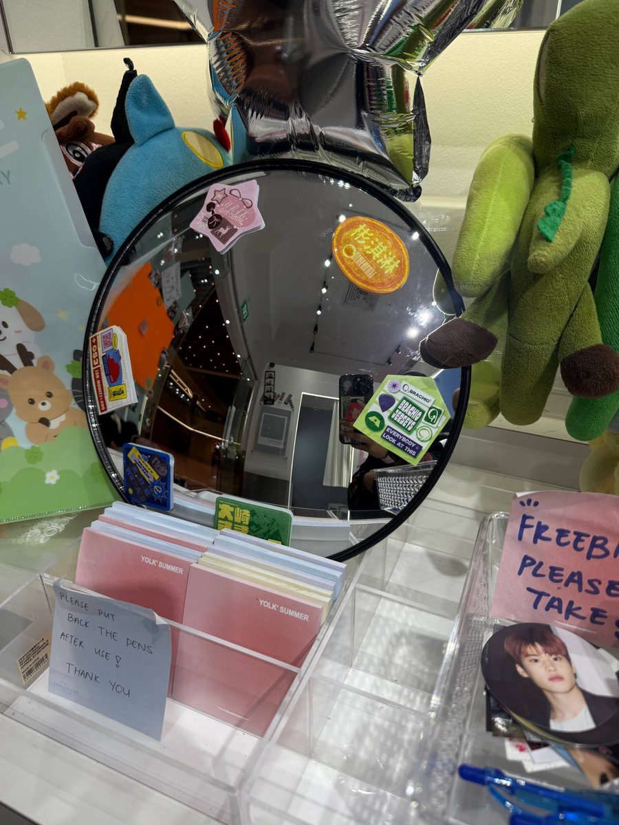 Please take note that decos and freebies are only available at Kallang Leisure Park. 🙏