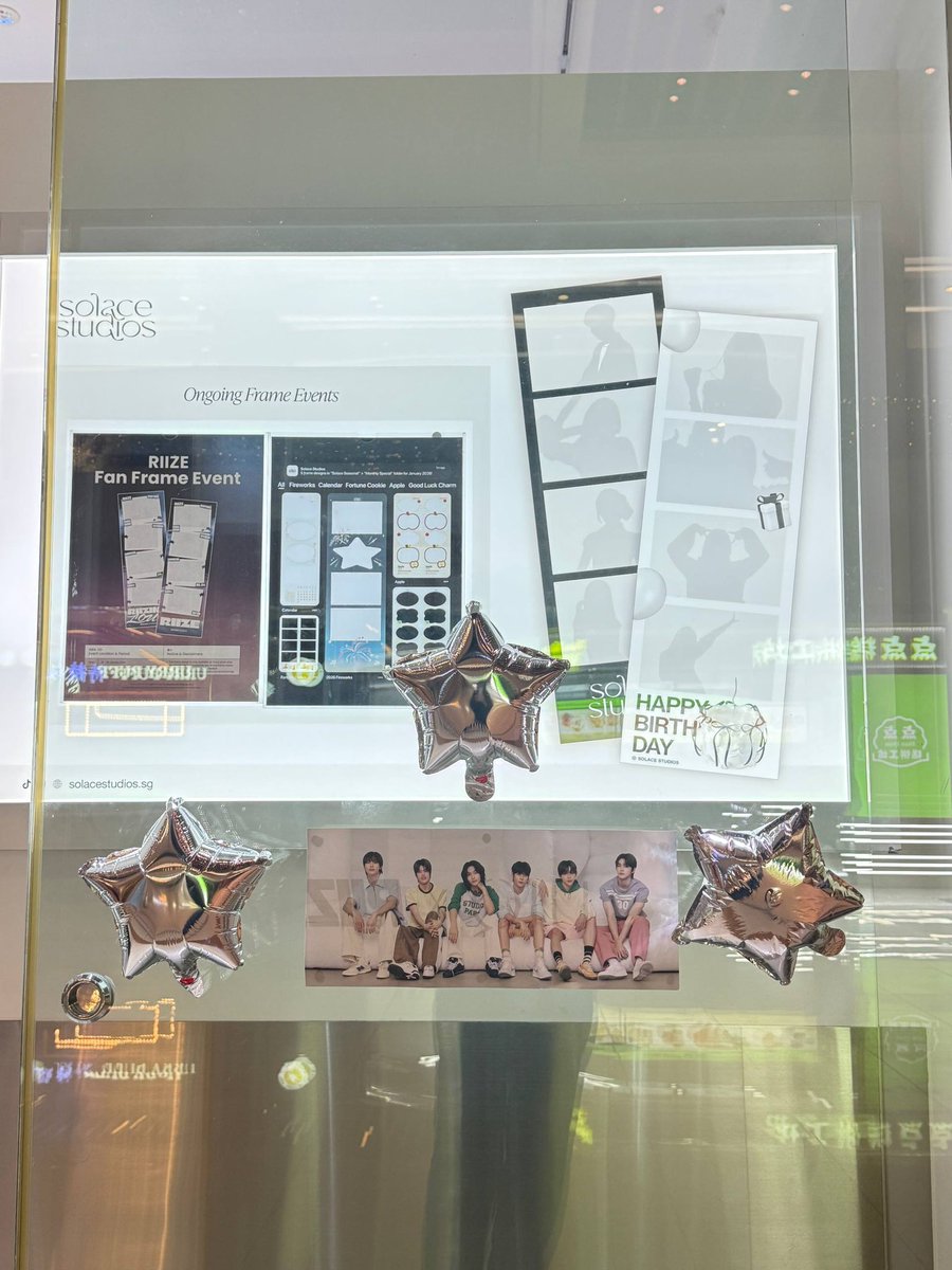 riizingloudsg's tweet photo. Please take note that decos and freebies are only available at Kallang Leisure Park. 🙏