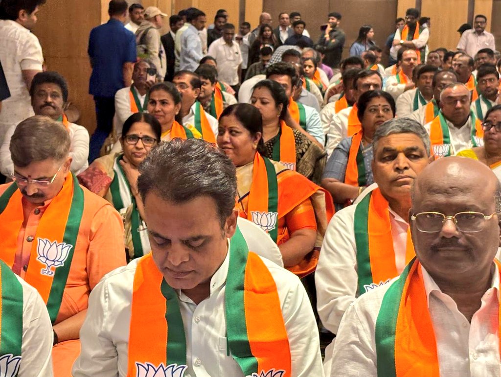 Jaggesh2's tweet photo. Attended #VB_G_RAM_G #ViksitBharat guarantee for rozgar ageevika mission (Gramin) program conducted by @ChouhanShivraj sir at bangalore.
ವಿಕಸಿತ_ಭಾರತ ನಿರ್ಮಾಣವೇ ವಿಬಿ_ಜಿ_ರಾಮ್-ಜಿ ಯೋಜನೆ ಬಗ್ಗೆಯ ವಿವರಣೆ ನೀಡಲು ಬಂದ ಕೃಷಿಮಂತ್ರಿಗಳ ಕಾರ್ಯಕ್ರಮದಲ್ಲಿ ಭಾಗವಹಿಸಿದ ಕ್ಷಣ.
@BJP4India
@BJP4Karnataka https://t.co/nWrTH1lq8d