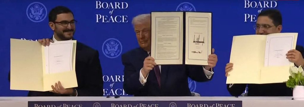 انجازات السنوار ،
في حين كان الصراع على الأحقيّة بالارض و الصمود عليها رغم الاحتلال تم تدويل غزة و نزع فلسطينيتها بايدي فلسطينية يُقال انها مُتوضئة واحتلالها بشكل دولي  ،