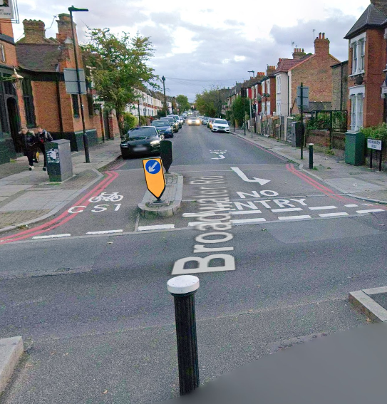 Cycleway, my arse! @issaddlethereis.bsky.social tweet media