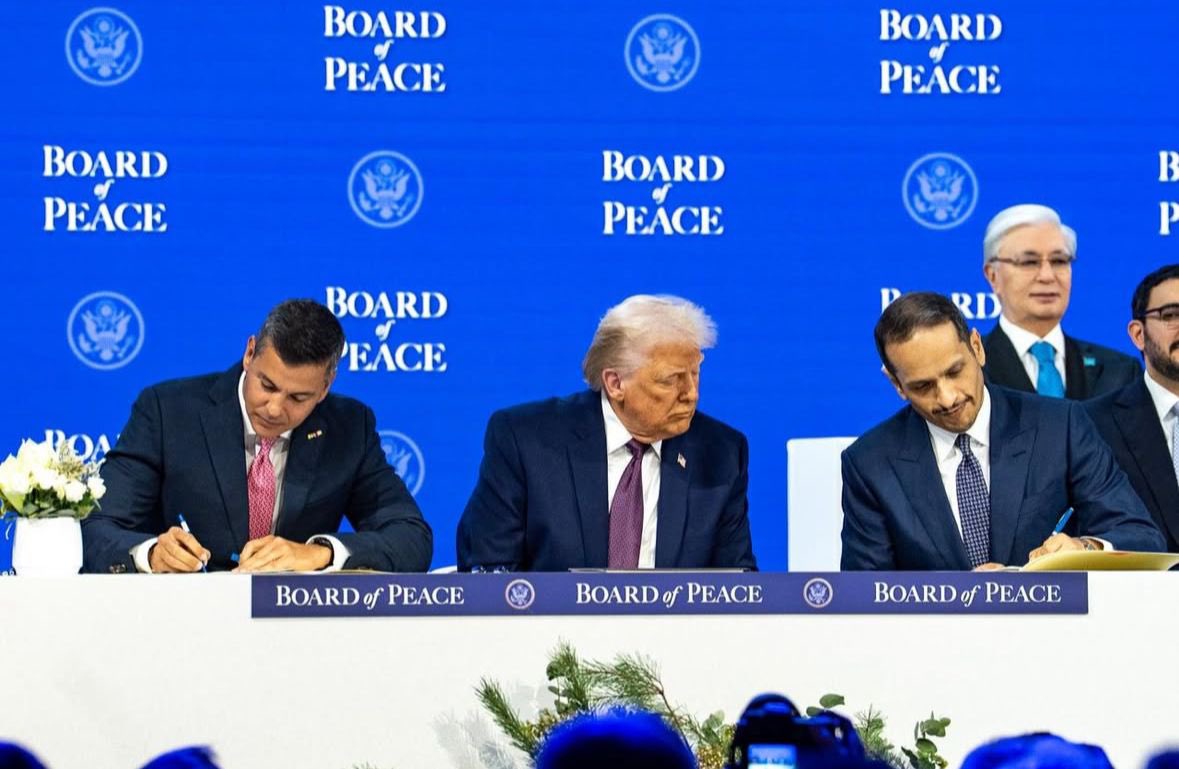 monicarecalded's tweet photo. Significativo paso de nuestro país en el escenario internacional!

En Davos, el presidente @SantiPenap formalizó la incorporación de nuestro país como miembro fundador de la Junta por la Paz (Board of Peace), una iniciativa impulsada por el Gobierno de los Estados Unidos para promover el diálogo y la búsqueda de soluciones ante conflictos globales.

Este hecho proyecta a Paraguay como un actor visible, respetado y con participación activa en los espacios donde se toman decisiones y se construyen acuerdos que impactan al mundo.

Nuestra nación aporta una voz firme, basada en principios, cooperación y una vocación histórica por la paz.  Este es el Paraguay gigante que vuelve al mundo. Un Paraguay que se proyecta con fuerza y camina hacia adelante.