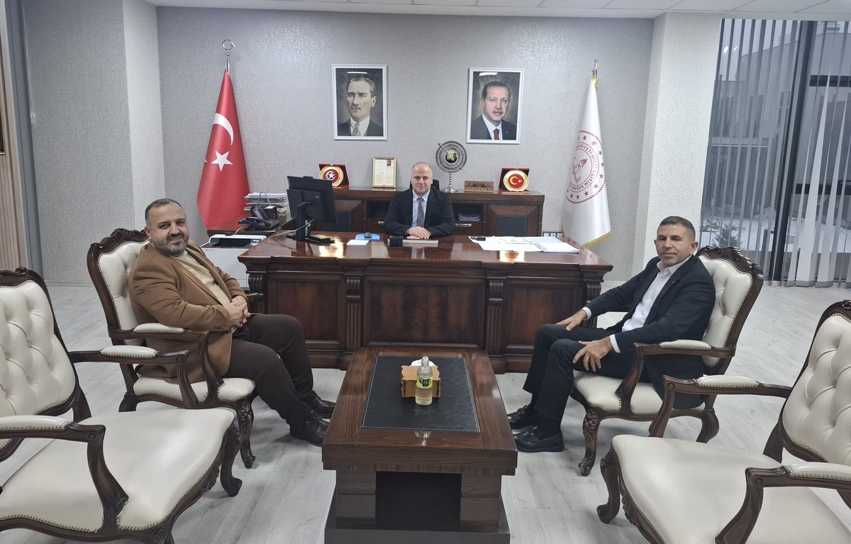 Memur-Sen Diyarbakır İl Başkanı ve Eğitim-Bir-Sen Şube Başkanı Sn. Ramazan Tekdemir ile Eğitim-Bir-Sen İstanbul 5 No’lu Şube Başkanı Sn. Yusuf Sabaz, İl Millî Eğitim Müdürümüz Sn. Salih Sadoğlu’nu makamında ziyaret etti.

Eğitime dair verimli bir sohbetin gerçekleştiği bu nazik