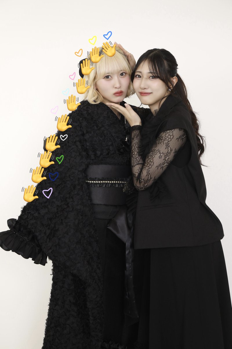 20歳のつどいの日に撮っていただきました…!!💐

≠MEの愛しき最年少ちゅみたん💌
メンバー全員のおめでとうの気持ち(なでなで手👋)添えさせてもらったら手だらけになってしまった🤣愛でいっぱい!

そばで見守らせてくれてありがとう🖤°.
ずーっと私達の大切な妹ちゃん👶🖤ｶﾜｲｲﾈｴ