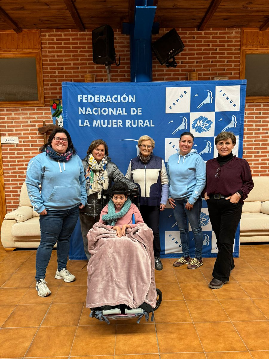 Hoy ha sido un día especial en FEMUR porque ha venido a visitarnos la pirata María Yuste 🏴‍☠️.
Queremos colaborar con su familia para que su vida sea la mejor posible. 
Nos han dejado su cuento: 'María una pirata diferente', que difundiremos en las asociaciones que componen FEMUR.