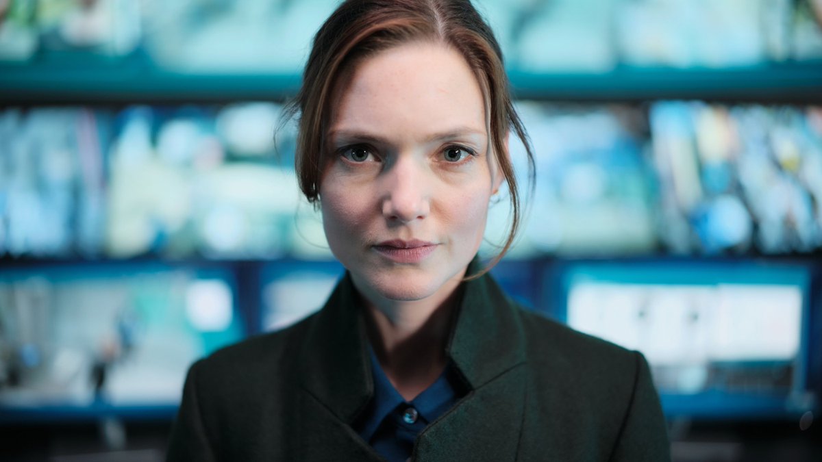 Holliday Grainger: The Capture Season 3 and Strike: The Running Grave are BACK!! First magazine clippings  from both TV Series and new promotional pics and episode stills for The Capture S3:
🔗holliday-grainger.net/the-capture-se…