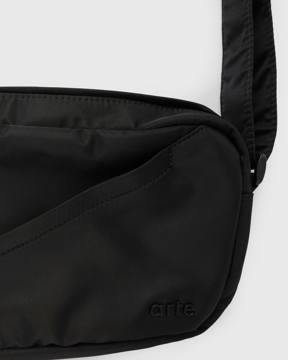 StreetFinderrr's tweet photo. Petite promo sur cette sacoche Arte, elle passe à 63.99€ au lieu de 79.99€ (-20%) ! 👜

👉 https://t.co/IWouvugYxy

#Arte #Promo https://t.co/xJQoJ2MhCI