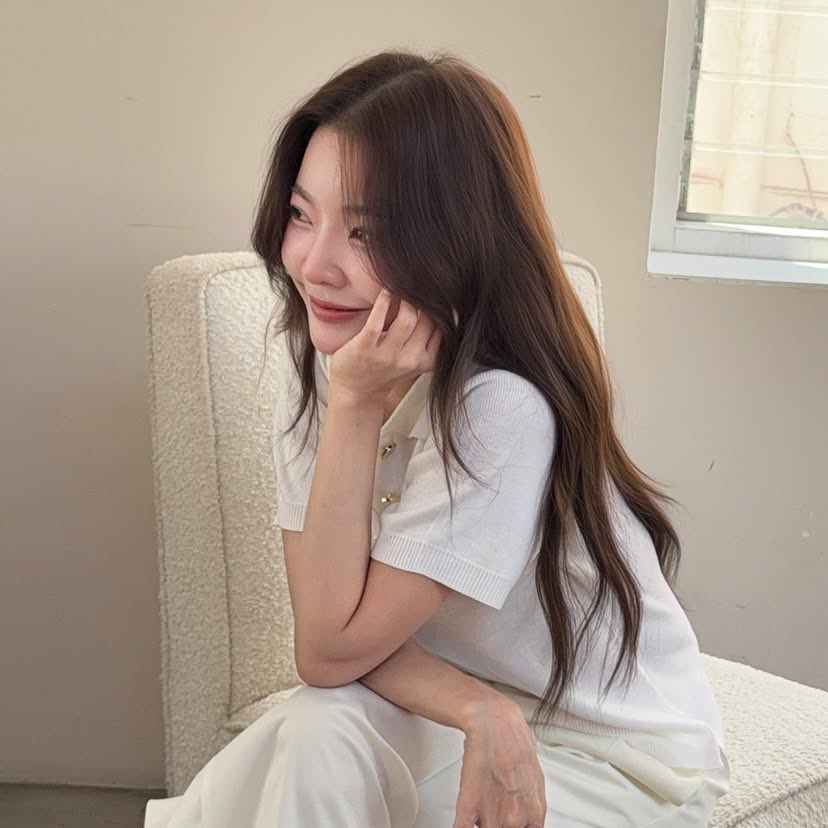 นี่คุณ จะนั่งมองอีกนานมั้ย                      ยังไงนะคะ☺️