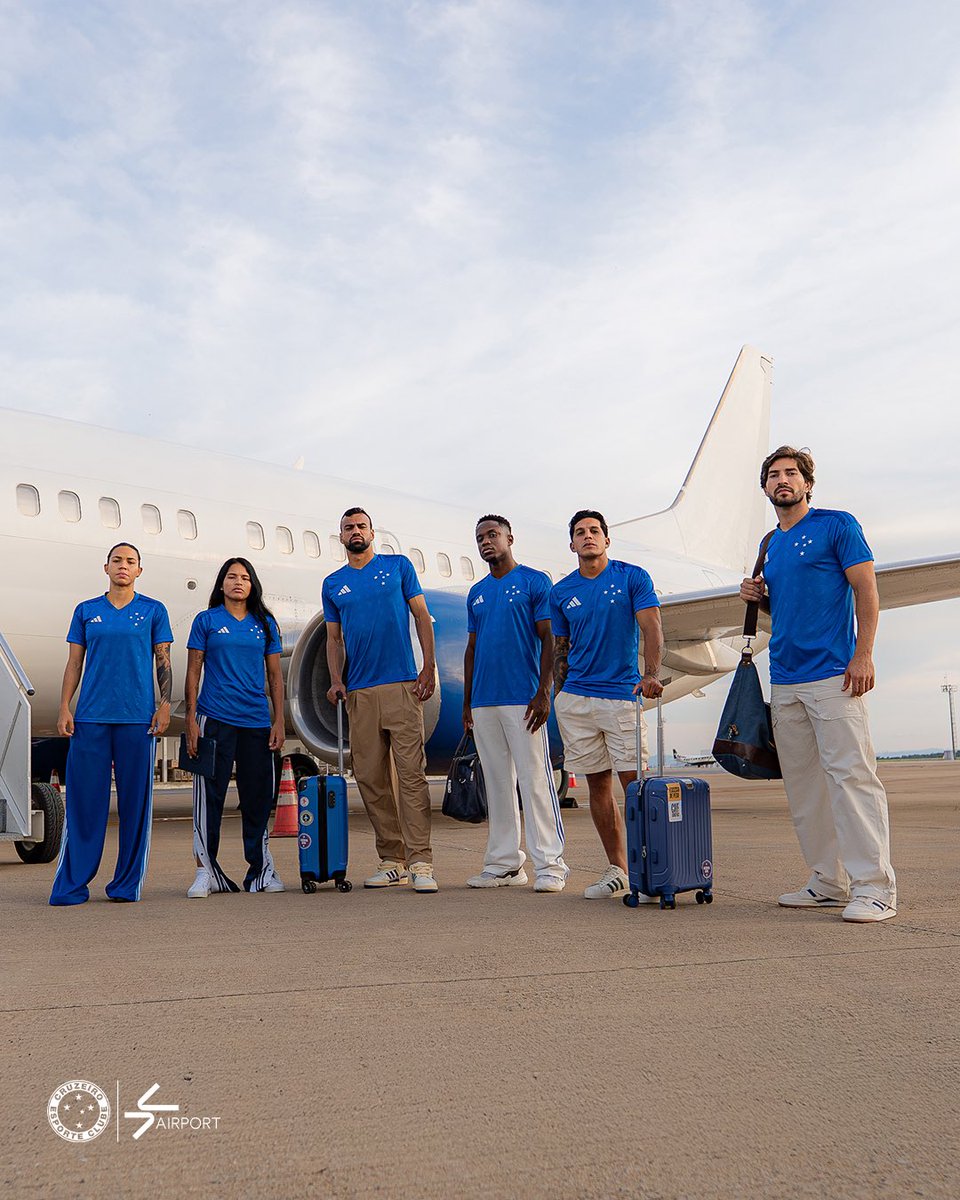 Cruzeiro's tweet image. O mundo inteiro teme La Bestia Negra! 🦊

A nova camisa azul do Cruzeiro em homenagem aos 50 anos da conquista da Libertadores da América de 1976 está disponível nas lojas físicas e no site loja.cruzeiro.com.br.

Produção realizada em parceria com o @bhairport_ (Aeroporto…