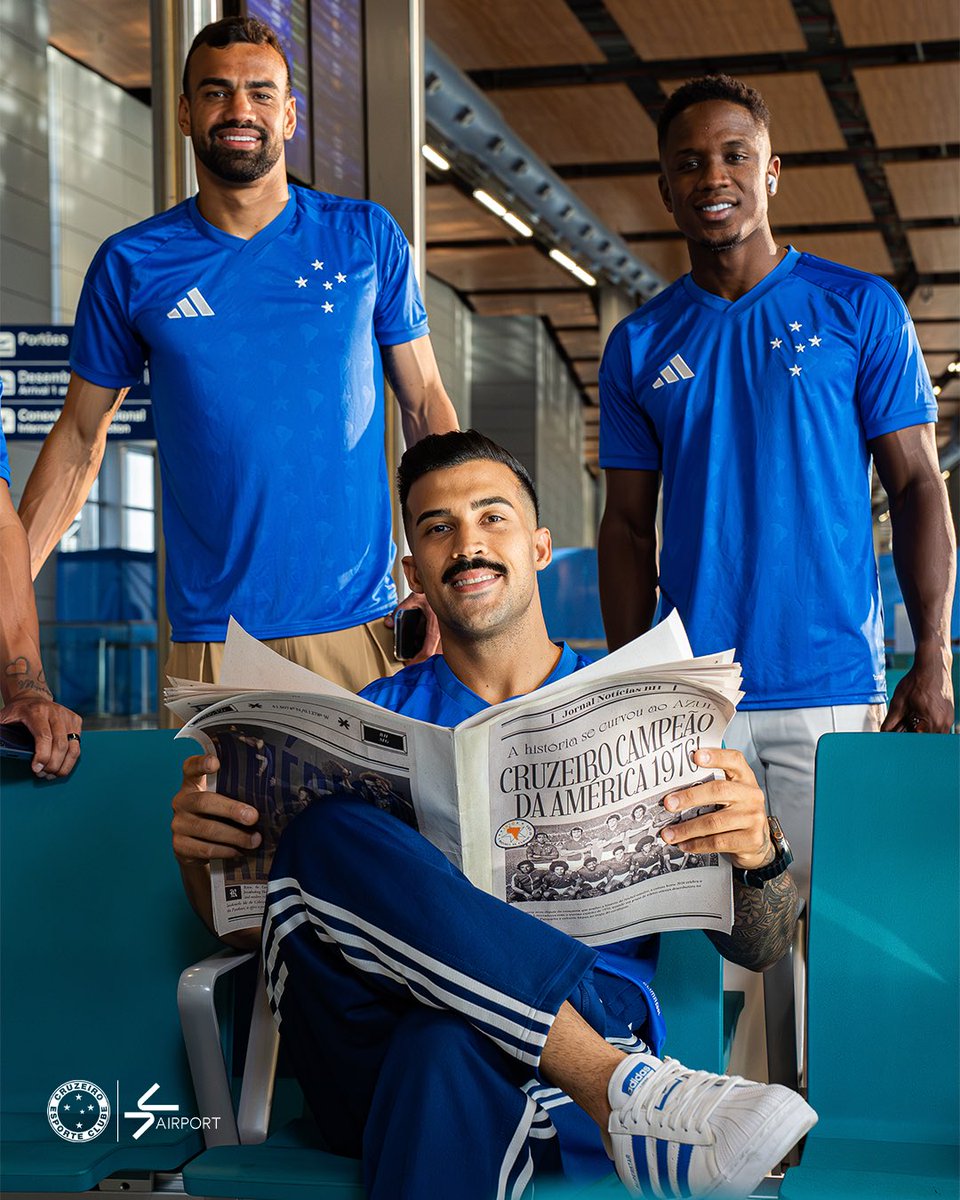 Cruzeiro's tweet image. O mundo inteiro teme La Bestia Negra! 🦊

A nova camisa azul do Cruzeiro em homenagem aos 50 anos da conquista da Libertadores da América de 1976 está disponível nas lojas físicas e no site loja.cruzeiro.com.br.

Produção realizada em parceria com o @bhairport_ (Aeroporto…