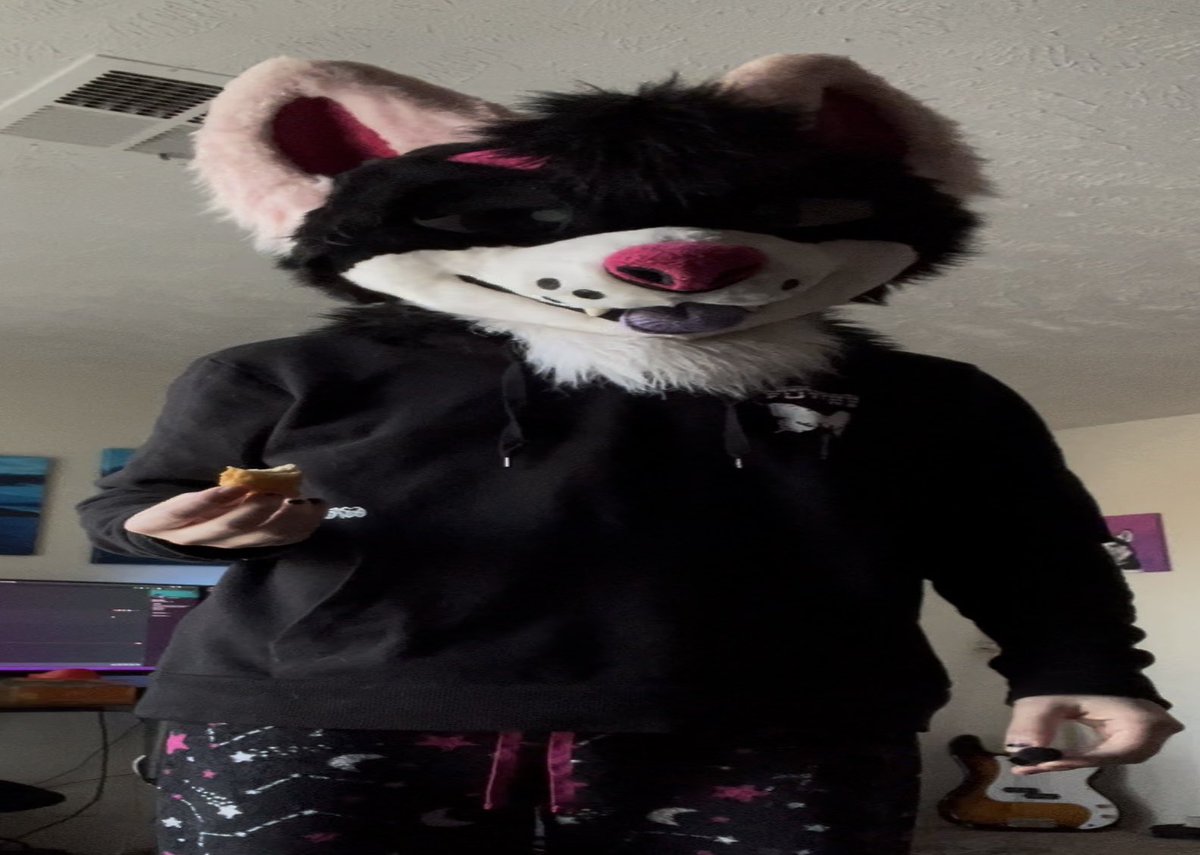 KonaFuzzbutt tweet media