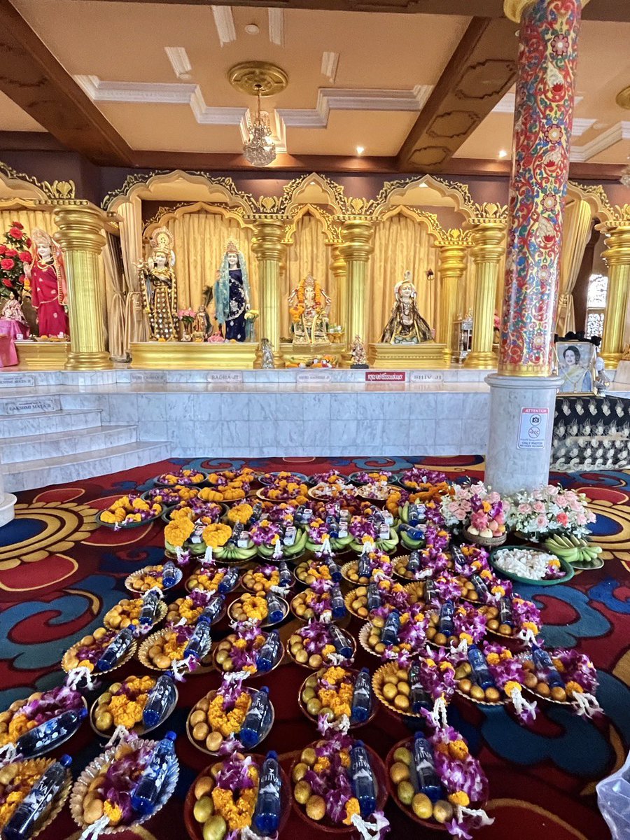 eaemdowtarott's tweet image. สุขสันต์วันคเณศชยันตี 🕉️✨

ขอให้พระคเณศประทานพรให้มีปัญญา
มีความสำเร็จ และขจัดอุปสรรคทั้งปวง
ขอให้ทุกท่านมีความเจริญรุ่งเรือง มีความสุข และเริ่มต้นสิ่งใหม่ๆในวันอันเป็นมงคลนี้ พรอันประเสริฐจงสำเร็จแก่ทุกท่าน 

#ฝากถวายbyแม่หมอเอื้อมดาว