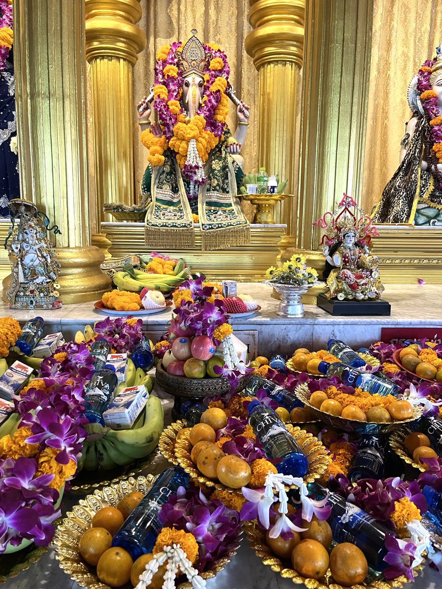 eaemdowtarott's tweet image. สุขสันต์วันคเณศชยันตี 🕉️✨

ขอให้พระคเณศประทานพรให้มีปัญญา
มีความสำเร็จ และขจัดอุปสรรคทั้งปวง
ขอให้ทุกท่านมีความเจริญรุ่งเรือง มีความสุข และเริ่มต้นสิ่งใหม่ๆในวันอันเป็นมงคลนี้ พรอันประเสริฐจงสำเร็จแก่ทุกท่าน 

#ฝากถวายbyแม่หมอเอื้อมดาว