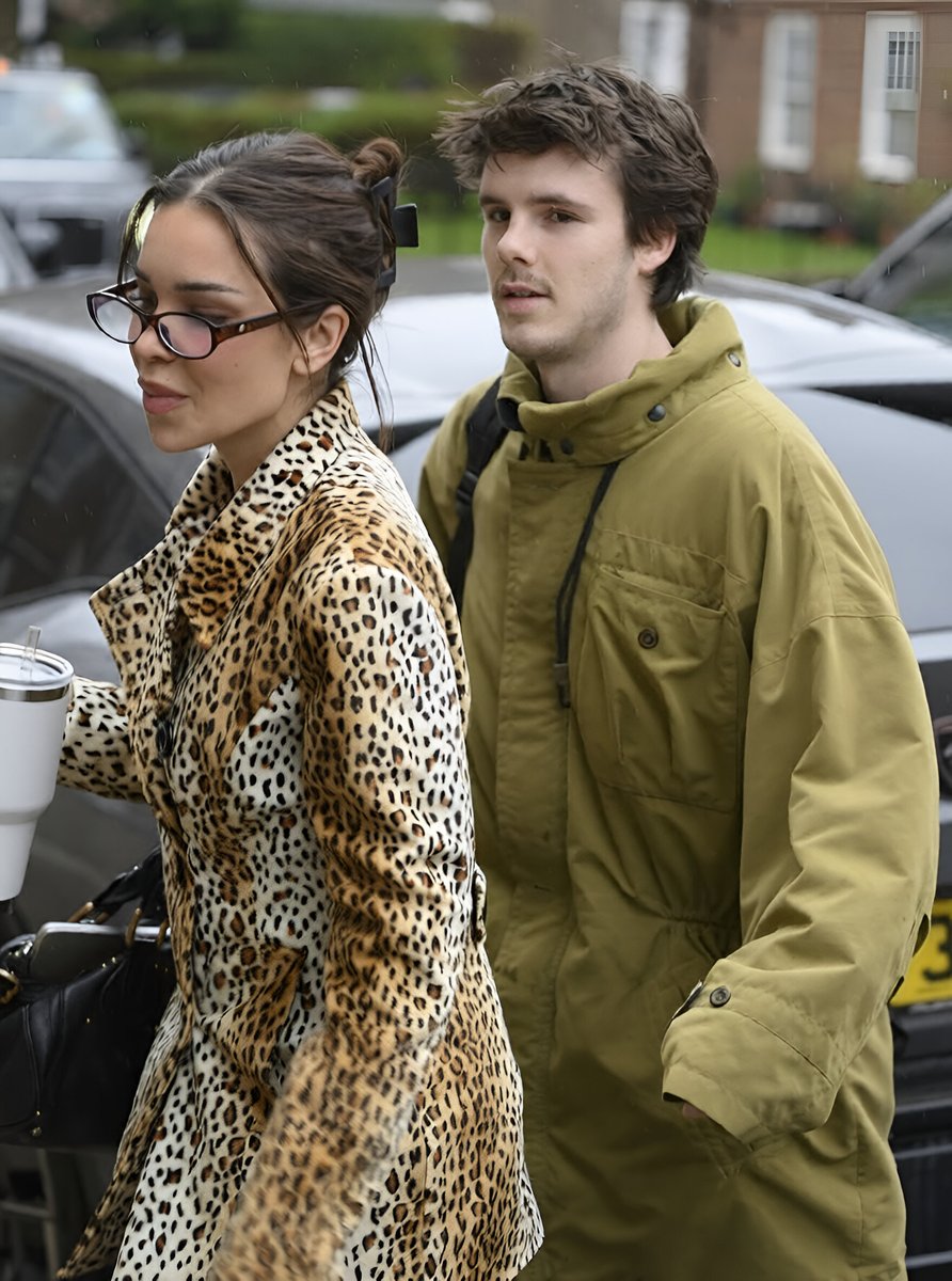 favspopculture's tweet image. cruz beckham photographed in london with girlfriend jackie apostle