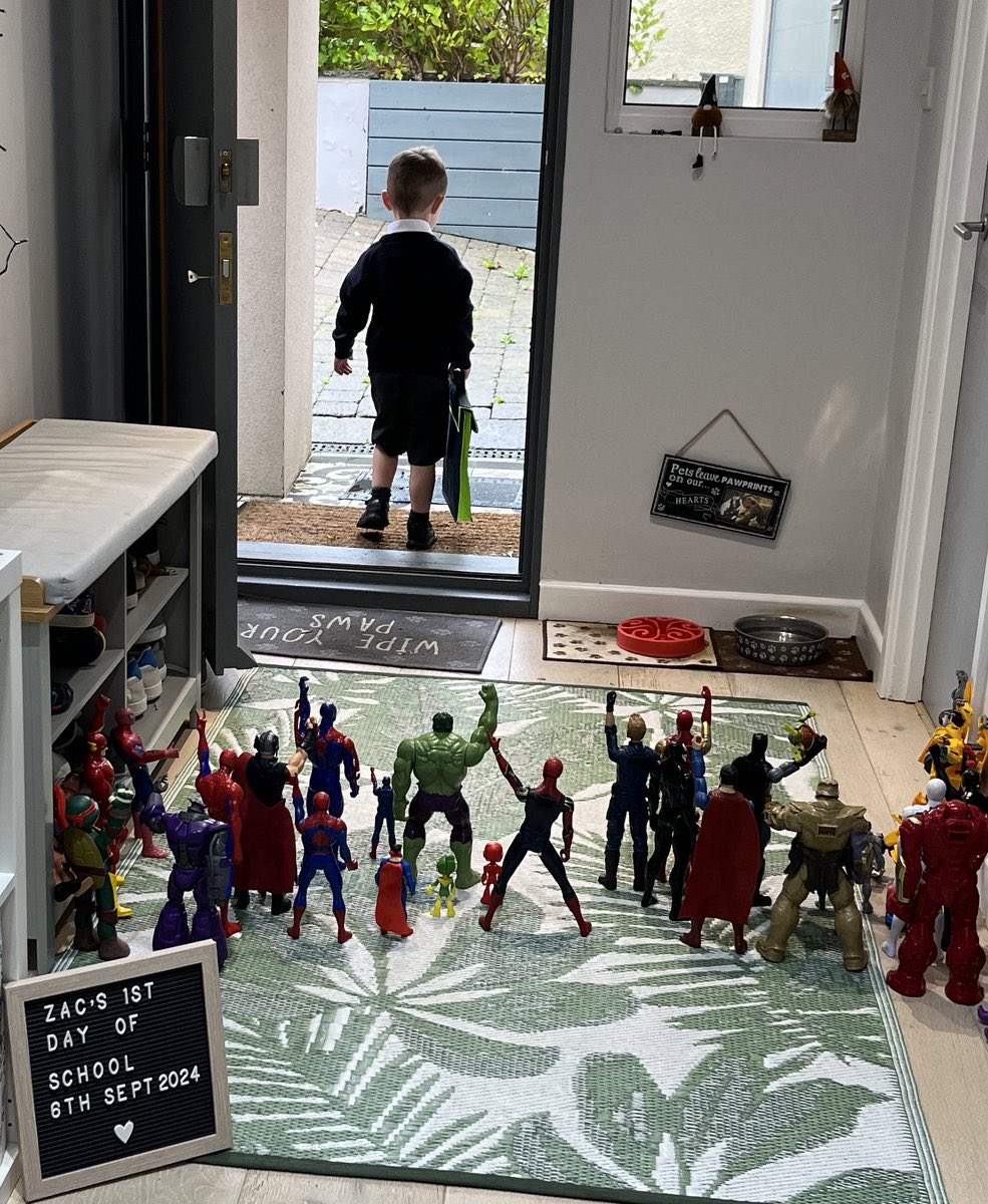 ihyJosephX1's tweet image. Our little superhero has started school❤️