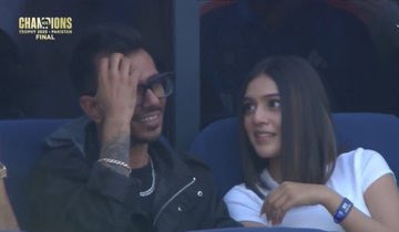 यह हैं भारतीय क्रिकेट के स्टार चहल, जो हमेशा अपनी गर्लफ्रेंड्स को लेकर चर्चाओं में बने रहते हैं। अब खबर है कि आरजे महाविश के साथ इनका अलगाव हो गया है। आरजे महाविश के अनुसार, चहल की एक गंदी आदत के कारण उन्होंने उनसे अपना पीछा छुड़ा लिया। चहल हमेशा ...see more