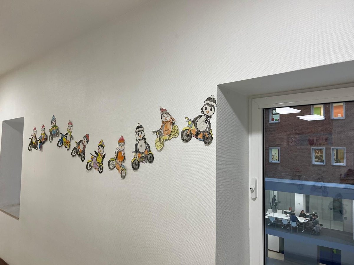 Nuestros pasillos se llenan de pingüinos moteros. Una manualidad de ARTS que une imaginación y tradición vallisoletana 🐧🎨 

elpilarvalladolid.es/noticias/prima…