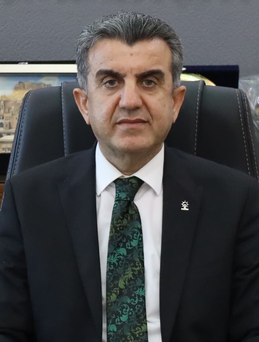 Başkanımız İlhami Günbeği, milletinin yanında duran, devletinden ve bayrağından asla taviz vermeyen bir başkandır.
Bu duruştan rahatsız olanlar iyi bilsin ki; bu millet sahipsiz değildir.
Devletine el uzatanın, milletin iradesini yok sayanın karşısında dimdik duranlar vardır.