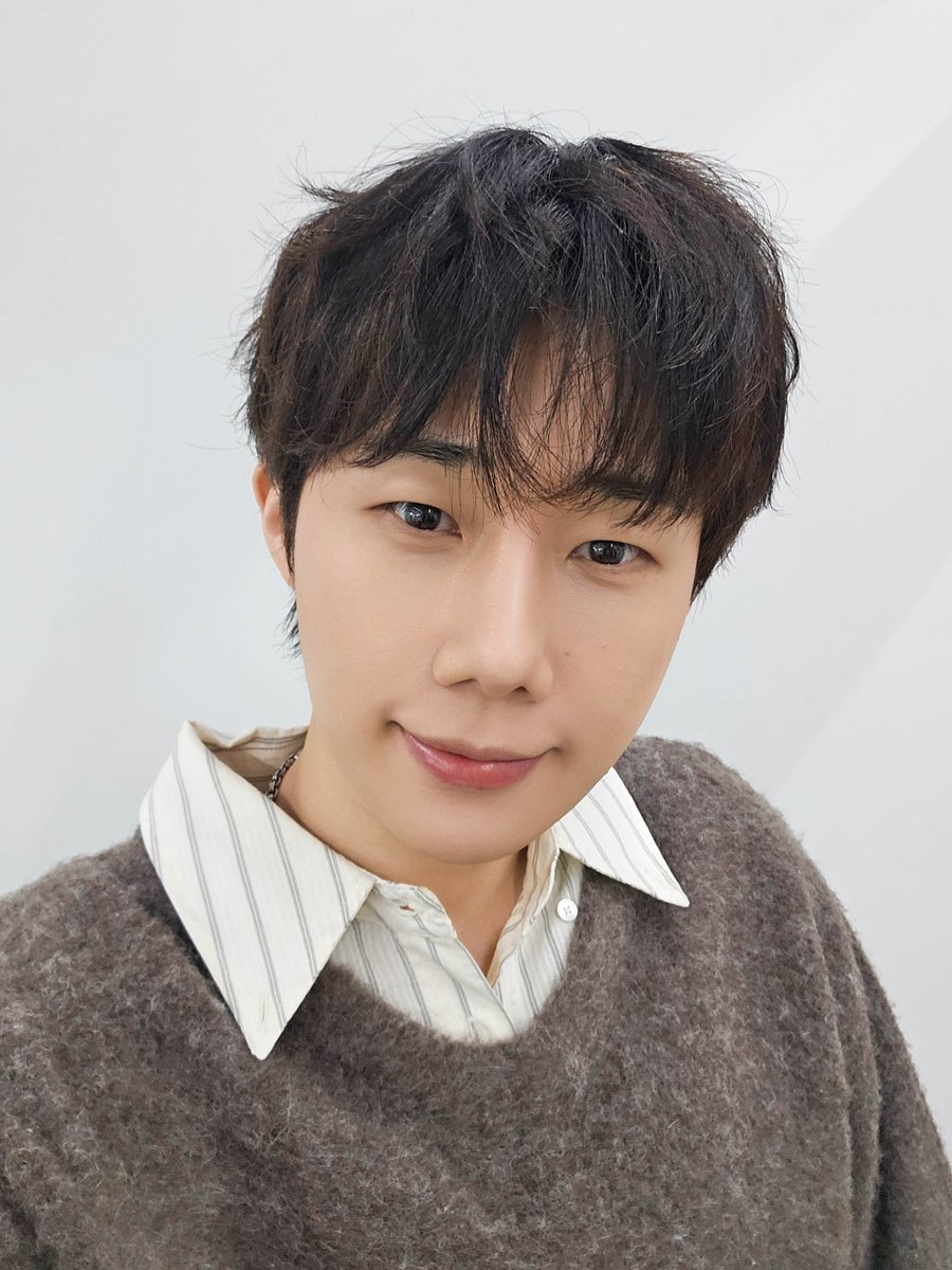 KSK_official's tweet image. [📸] 

2026.01.22
@ TVING &amp;lt;스몰토크를 멈추면 안 돼!&amp;gt;

휘몰아치는 스몰토크의 세계에서
살아 돌아온 성규...! (๑˙³˙)و

컴백 전 예능감 버프 완료!🔥
오늘도 레벨 업 완-벽하게 마친 성규 보면서 
뿌듯함 MAX 찍은 하루❤️‍

#김성규 #KIMSUNGKYU
#TVING #스몰토크를멈추면안돼…