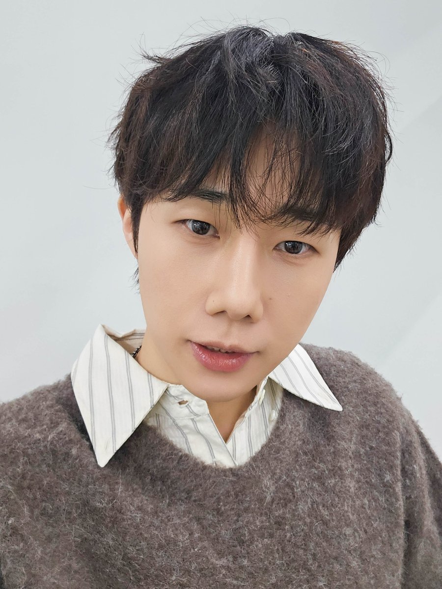 [📸] 

2026.01.22
@ TVING <스몰토크를 멈추면 안 돼!>

휘몰아치는 스몰토크의 세계에서
살아 돌아온 성규...! (๑˙³˙)و

컴백 전 예능감 버프 완료!🔥
오늘도 레벨 업 완-벽하게 마친 성규 보면서 
뿌듯함 MAX 찍은 하루❤️‍

#김성규 #KIMSUNGKYU
#TVING #스몰토크를멈추면안돼